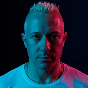 Óscar Domínguez, artista y letrista musical
